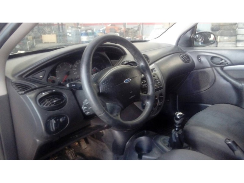 ford focus berlina (cak) del año 2001