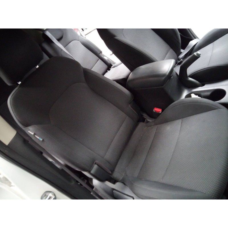 kia carens ( ) del año 2016