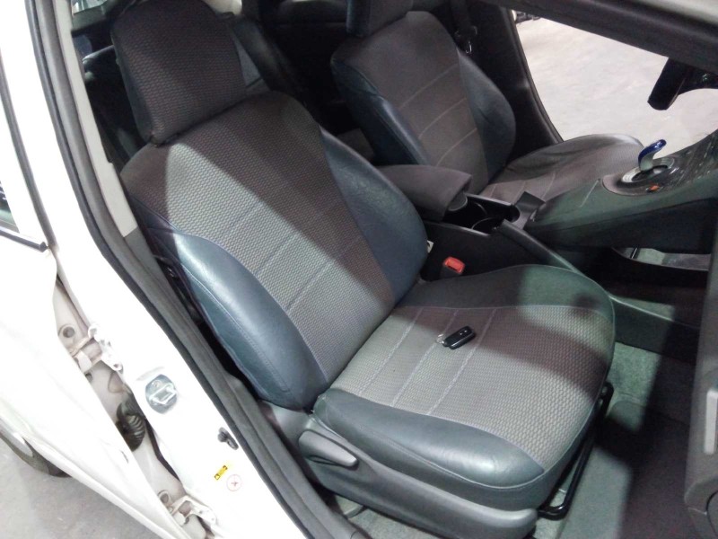 toyota prius (nhw30) del año 2011