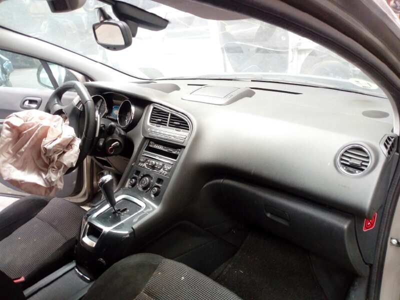 peugeot 5008 del año 2010