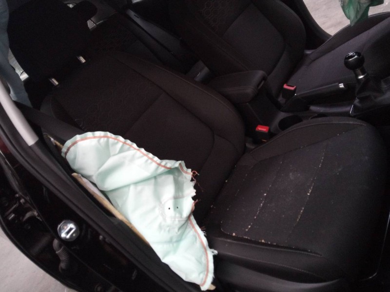 kia rio (yb) del año 2021