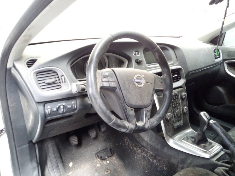 volvo v40 del año 2013