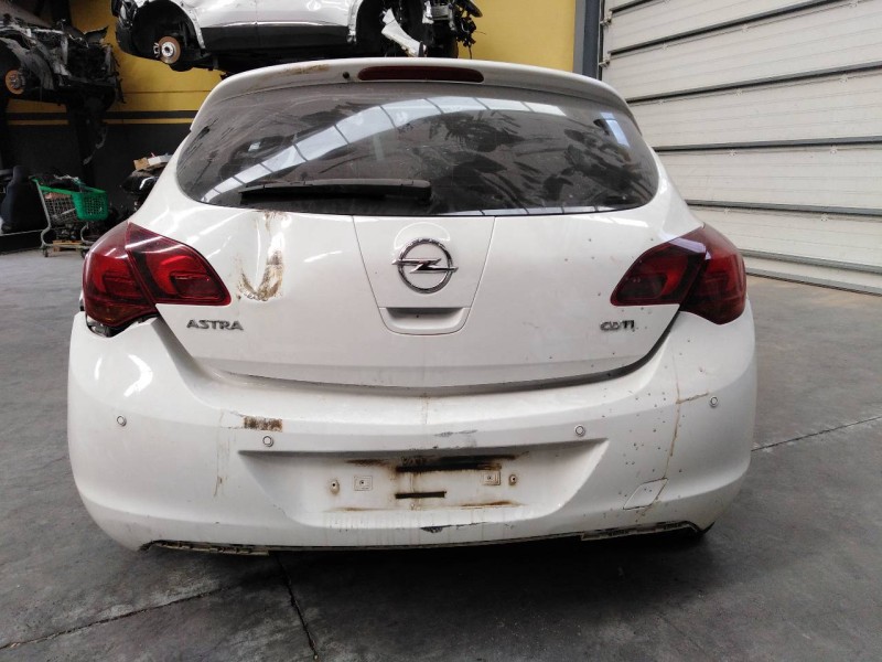 opel astra j lim. del año 2011