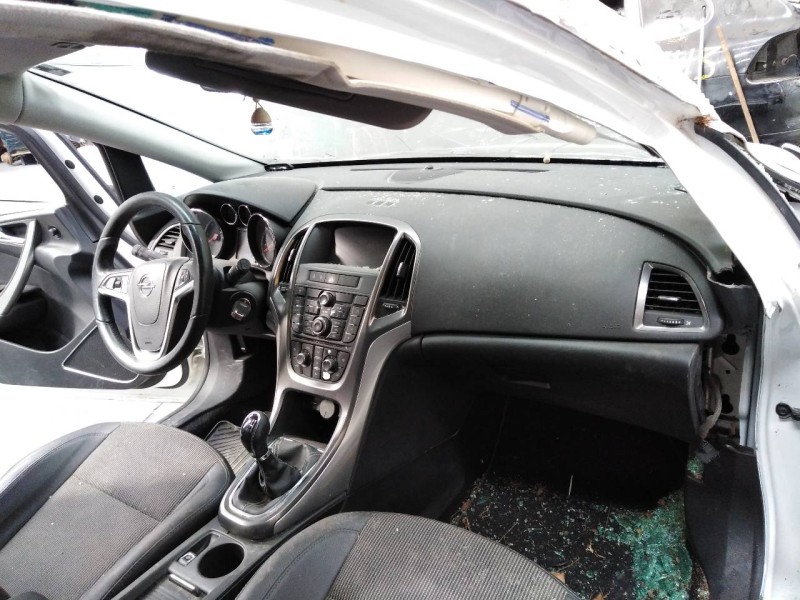 opel astra j lim. del año 2011