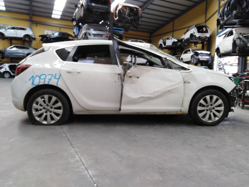 opel astra j lim. del año 2011