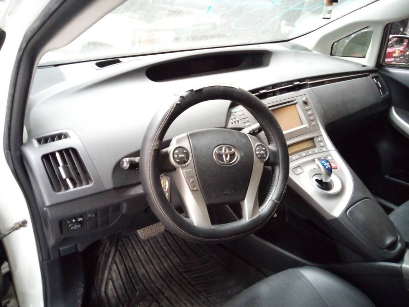 toyota prius (nhw30) del año 2015