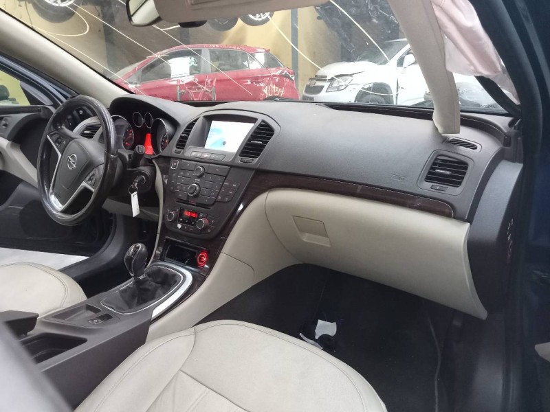 opel insignia berlina del año 2012