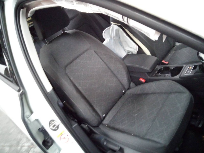 volkswagen golf viii lim. (cd1) del año 2023