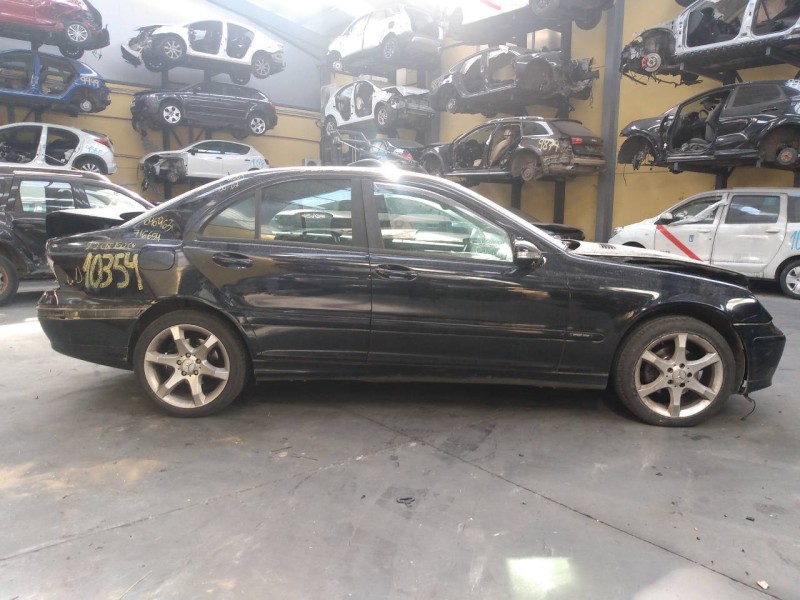 mercedes-benz clase c (w203) berlina del año 2005
