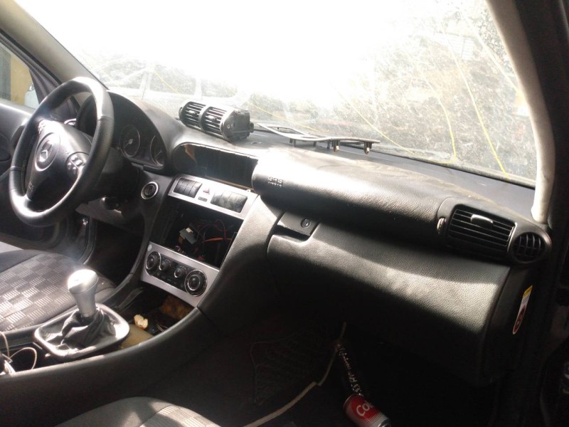 mercedes-benz clase c (w203) berlina del año 2005