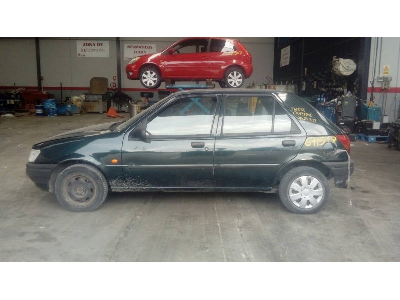 ford fiesta berlina del año 1996