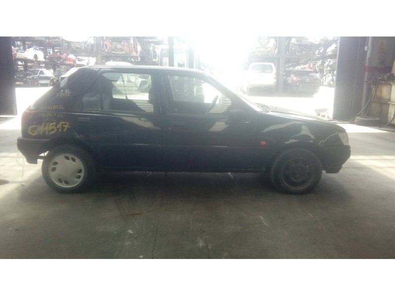 ford fiesta berlina del año 1996