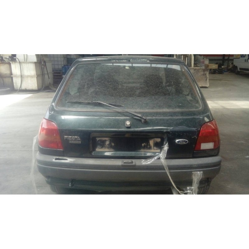 ford fiesta berlina del año 1996