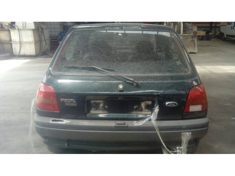 ford fiesta berlina del año 1996