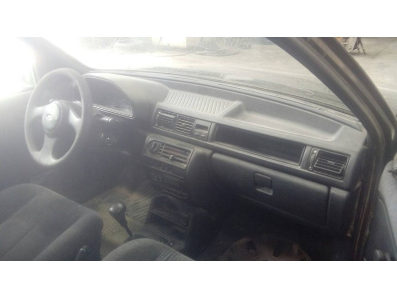 ford fiesta berlina del año 1996