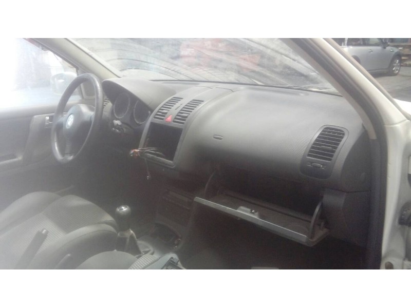 volkswagen polo berlina (6n2) del año 2000