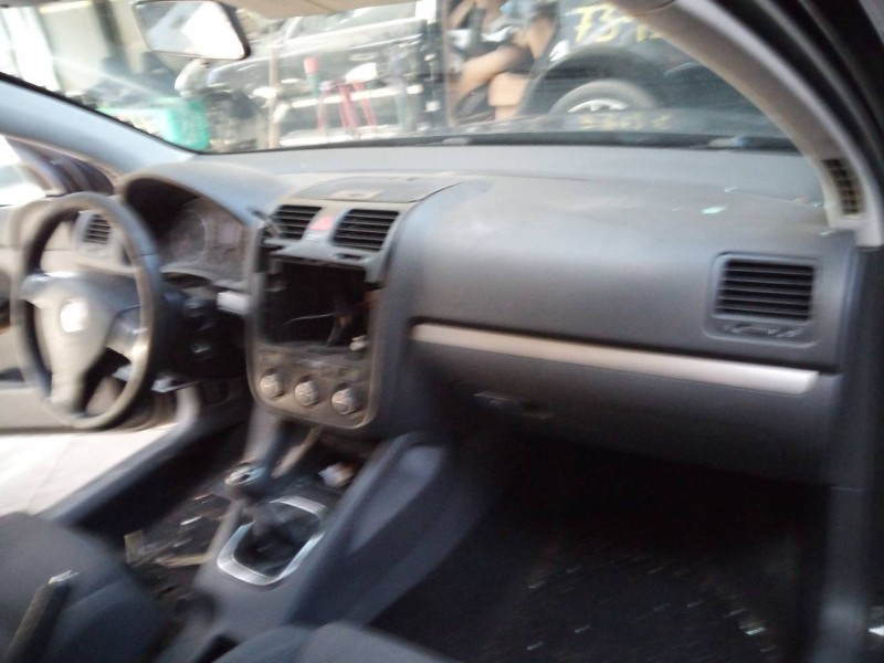 volkswagen golf v berlina (1k1) del año 2006