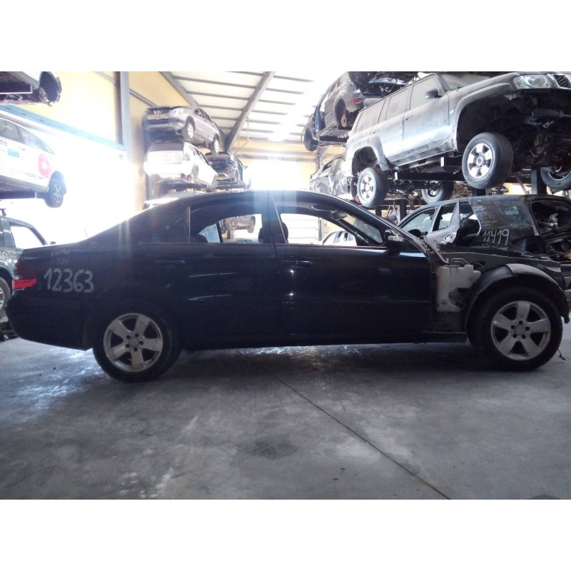 mercedes-benz clase e (w211) berlina del año 2003