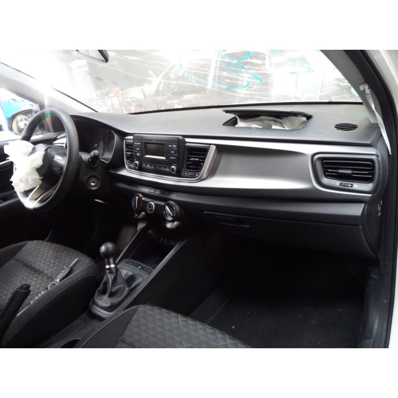 kia rio (yb) del año 2017