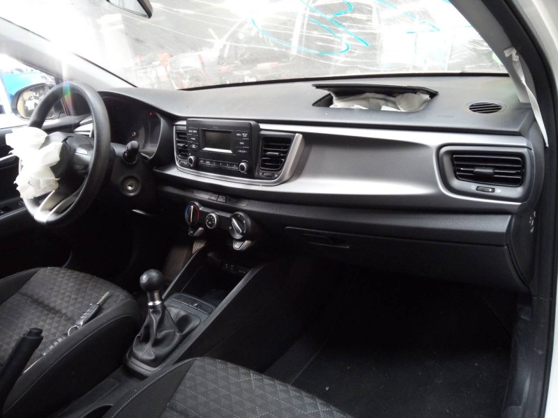 kia rio (yb) del año 2017