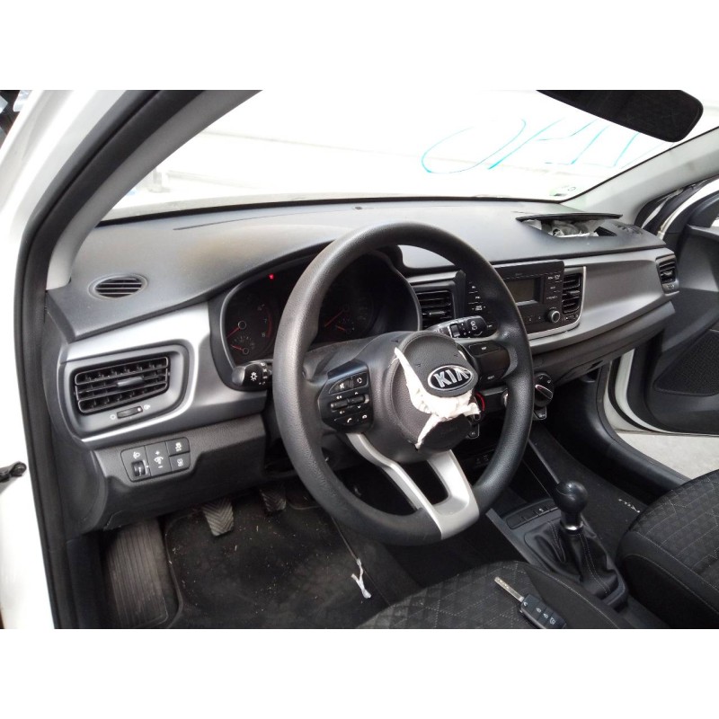 kia rio (yb) del año 2017