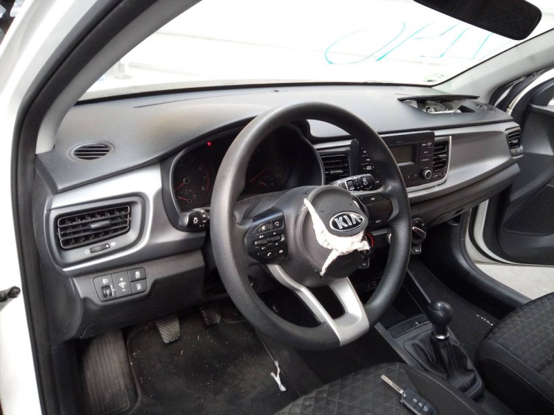 kia rio (yb) del año 2017