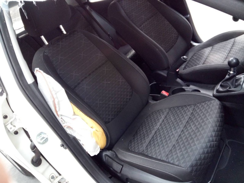 kia rio (yb) del año 2017