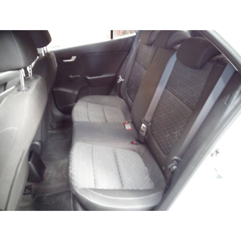 kia rio (yb) del año 2017