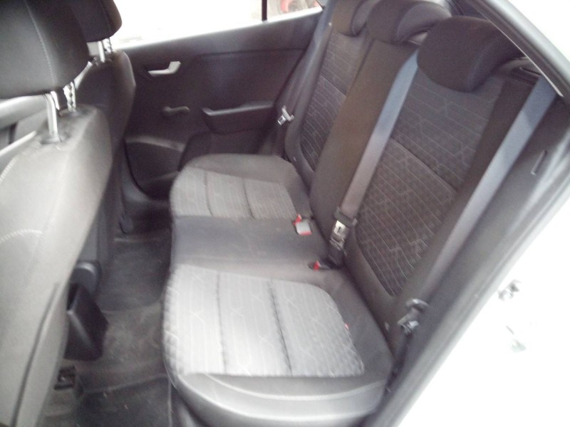 kia rio (yb) del año 2017