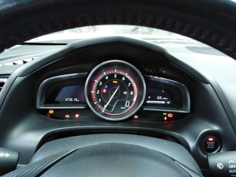 mazda 3 lim. () del año 2015