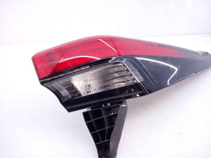 Recambio de piloto trasero derecho para toyota c-hr (x2, h2) phev hybrid awd gr sport referencia OEM IAM   