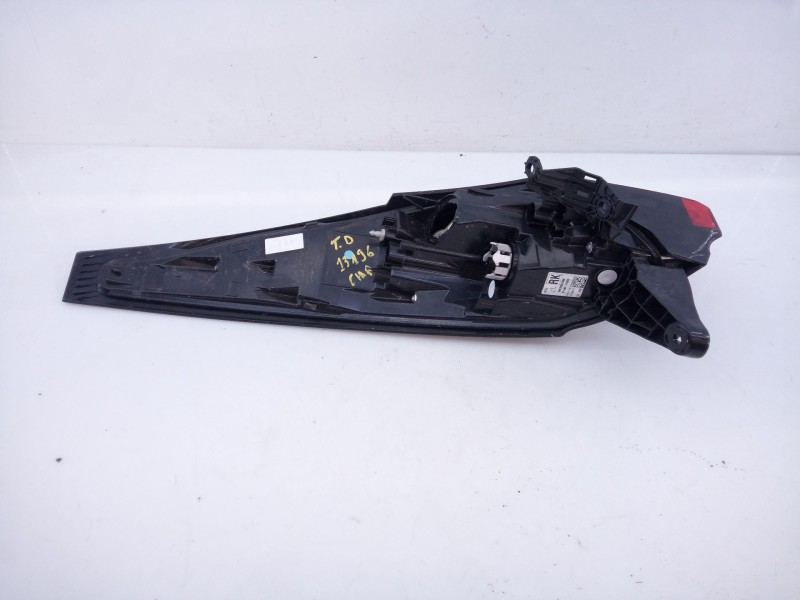 Recambio de piloto trasero derecho para toyota c-hr (x2, h2) phev hybrid awd gr sport referencia OEM IAM   