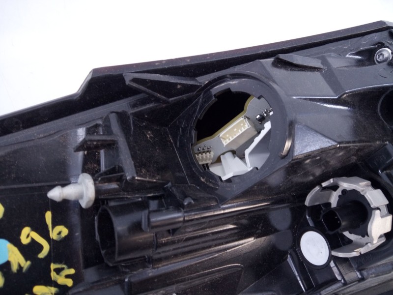 Recambio de piloto trasero derecho para toyota c-hr (x2, h2) phev hybrid awd gr sport referencia OEM IAM   