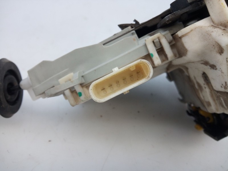 Recambio de cerradura puerta trasera derecha para audi a6 berlina (4f2) 2.7 tdi referencia OEM IAM   