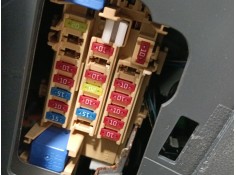 CAJA RELES / FUSIBLES 