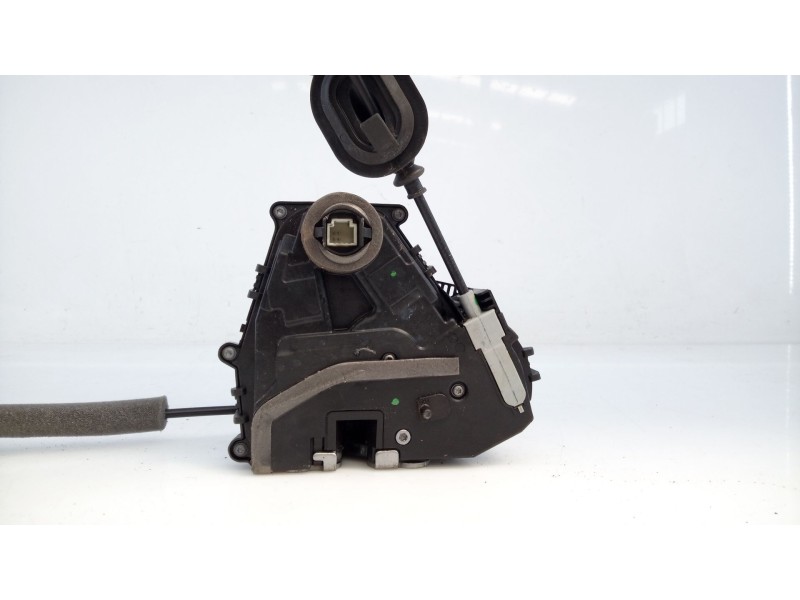 Recambio de cerradura puerta trasera izquierda para renault captur ii (hf_) tce 130 (hfmf) referencia OEM IAM 825031538R  