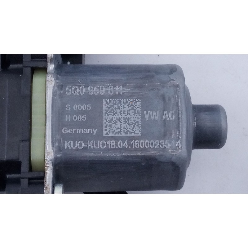 Recambio de elevalunas delantero izquierdo para volkswagen golf vii (5g1, bq1, be1, be2) 1.2 tsi referencia OEM IAM 5Q0959811  