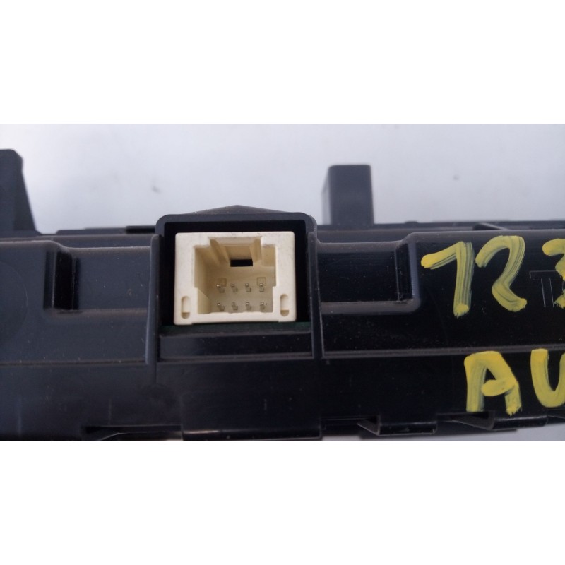 Recambio de mando climatizador para toyota auris active referencia OEM IAM 5590002C60  