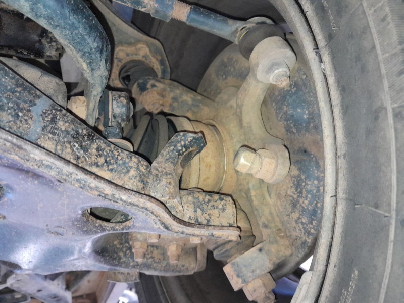 Recambio de mangueta delantera izquierda para nissan terrano ii (r20) 2.7 tdi 4wd referencia OEM IAM   