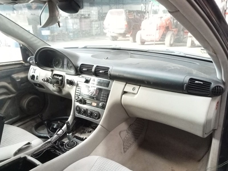 mercedes-benz clase c (w203) berlina del año 2006