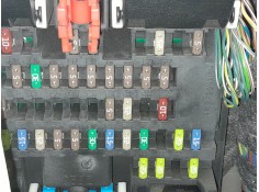 CAJA RELES / FUSIBLES 