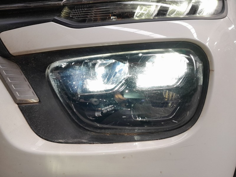 Recambio de faro izquierdo xenon para citroën c3 iii (sx) 1.2 puretech 82 referencia OEM IAM   