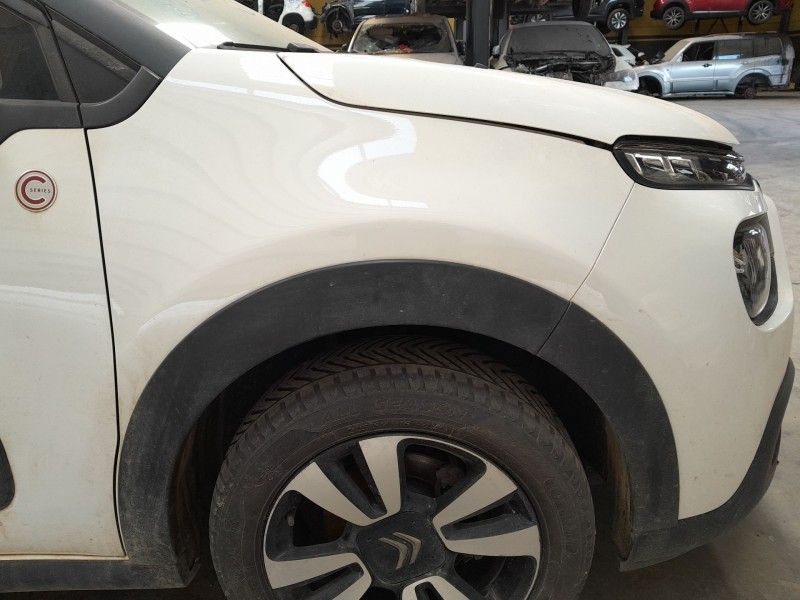 Recambio de aleta delantera derecha para citroën c3 iii (sx) 1.2 puretech 82 referencia OEM IAM   