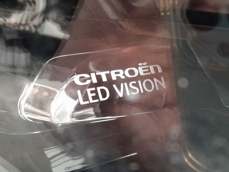 Recambio de faro izquierdo xenon para citroën c3 iii (sx) 1.2 puretech 82 referencia OEM IAM   