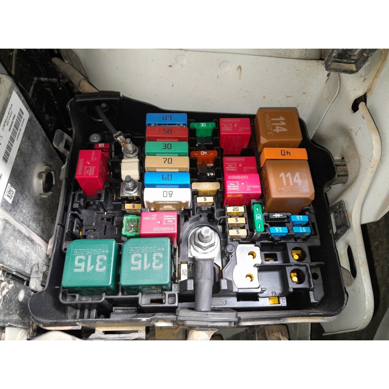 Recambio de caja reles / fusibles para citroën c3 iii (sx) 1.2 puretech 82 referencia OEM IAM   