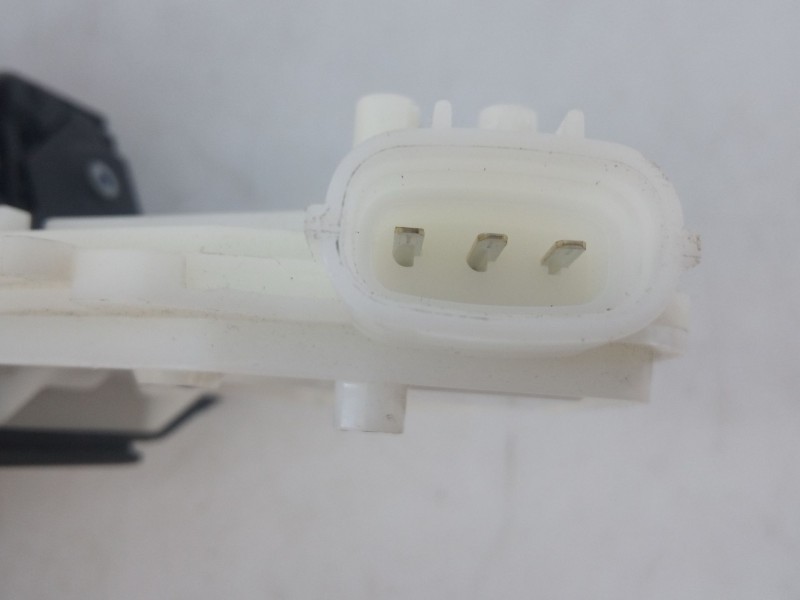 Recambio de cerradura maletero / porton para toyota yaris hybrid active referencia OEM IAM   