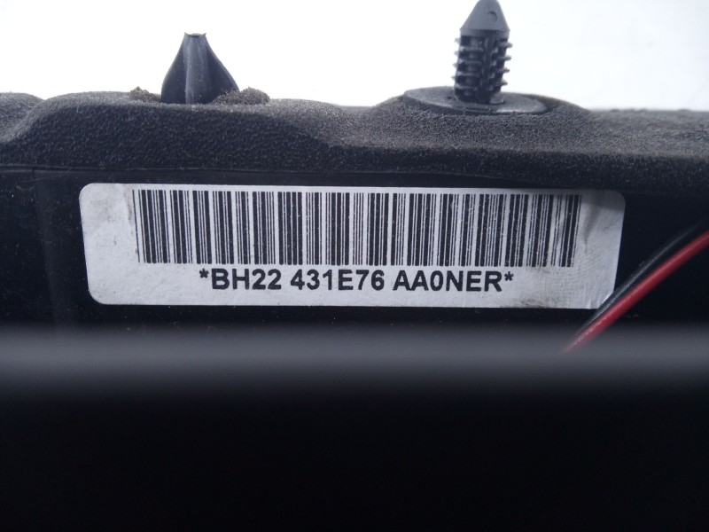 Recambio de maneta exterior porton para land rover discovery 4 tdv6 se referencia OEM IAM   