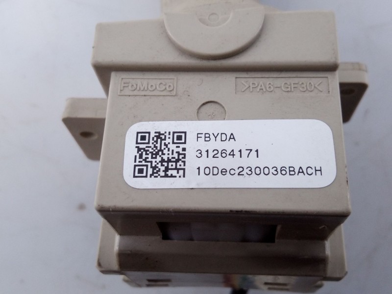 Recambio de mando limpia para volvo xc70 kinetic referencia OEM IAM 31264171  