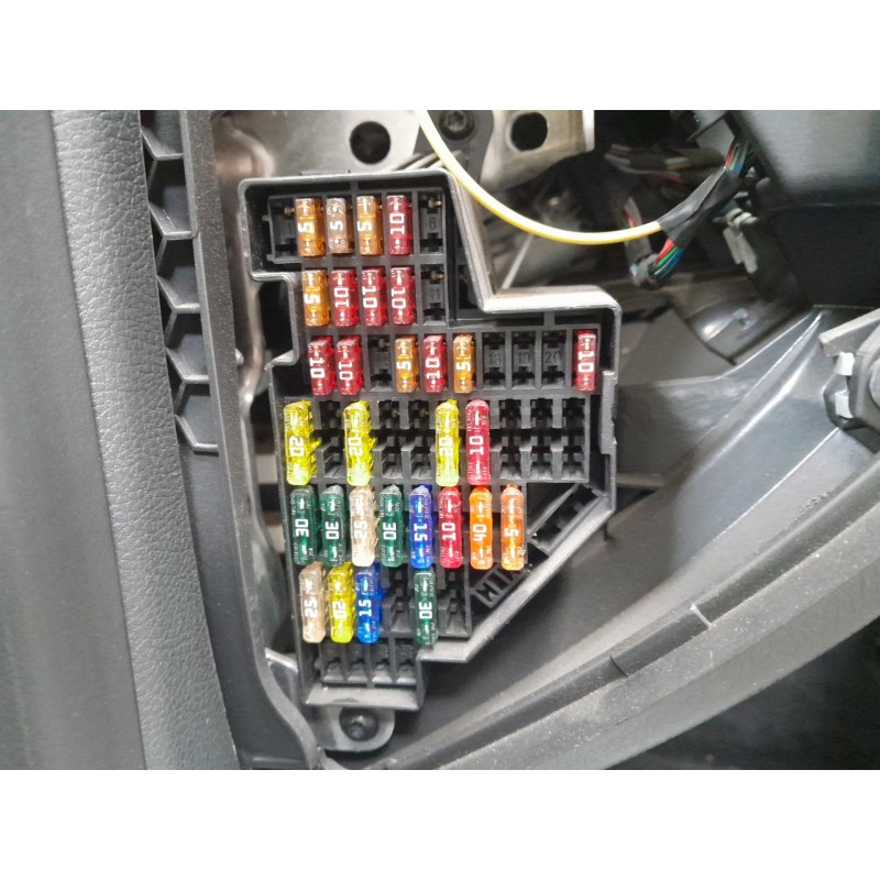 Recambio de caja reles / fusibles para volkswagen passat cc passat cc referencia OEM IAM   