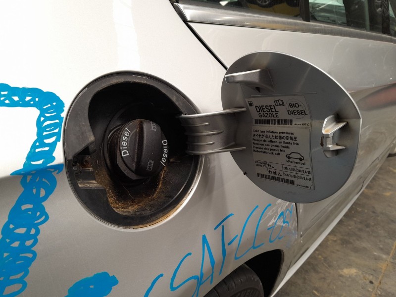 Recambio de tapa exterior combustible para volkswagen passat cc passat cc referencia OEM IAM   